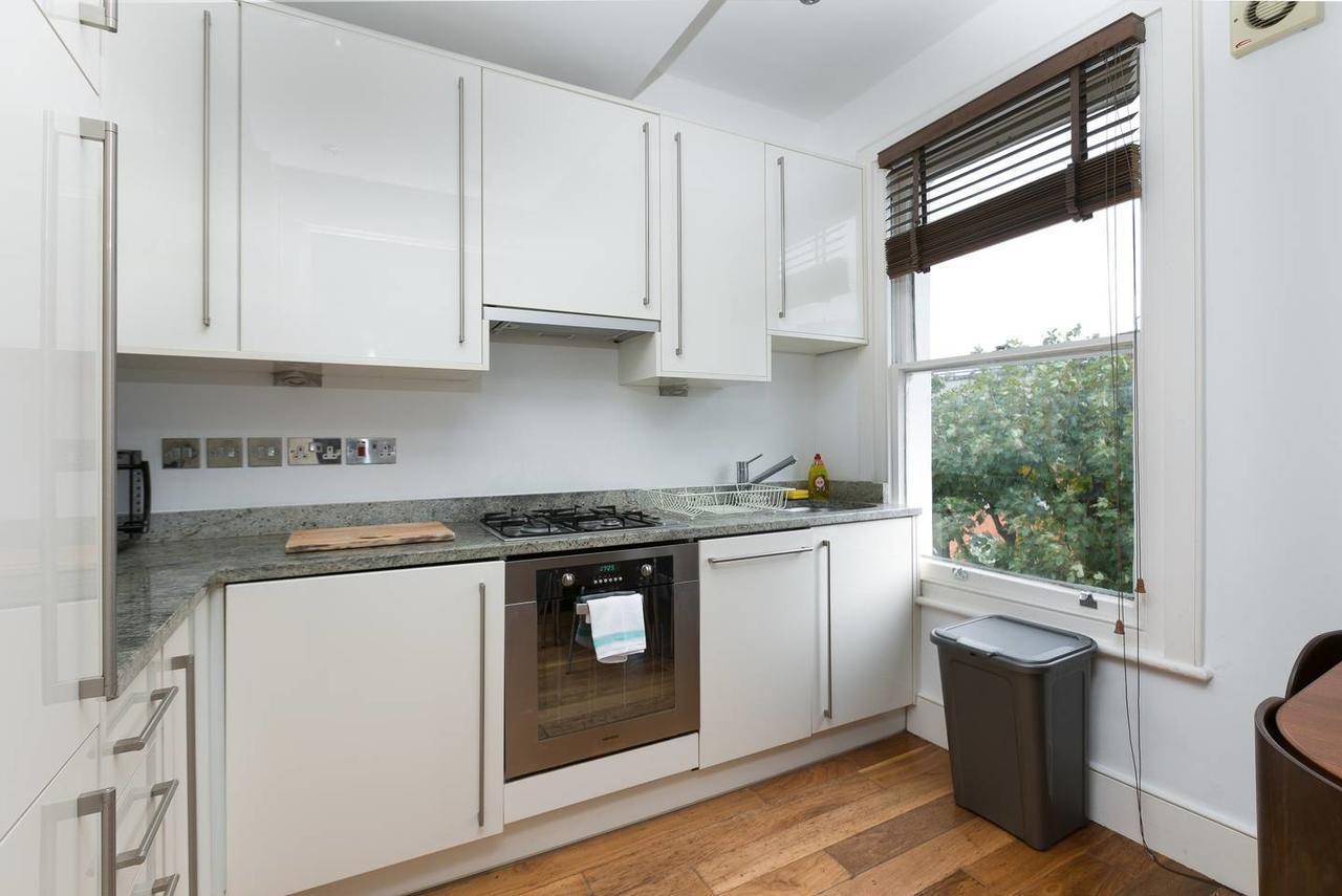 2 Bed Flat In Swiss Cottage London Exterior photo
